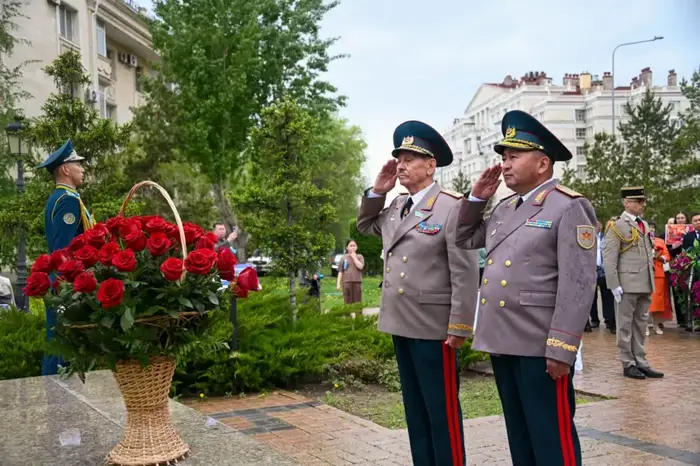 В Астане потомкам казахстанских партизан вручили награды Франции (4)