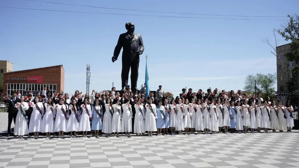 В Абайской области более 100 тысяч школьников завершили учебный год, 15 304 из них — выпускники Астане