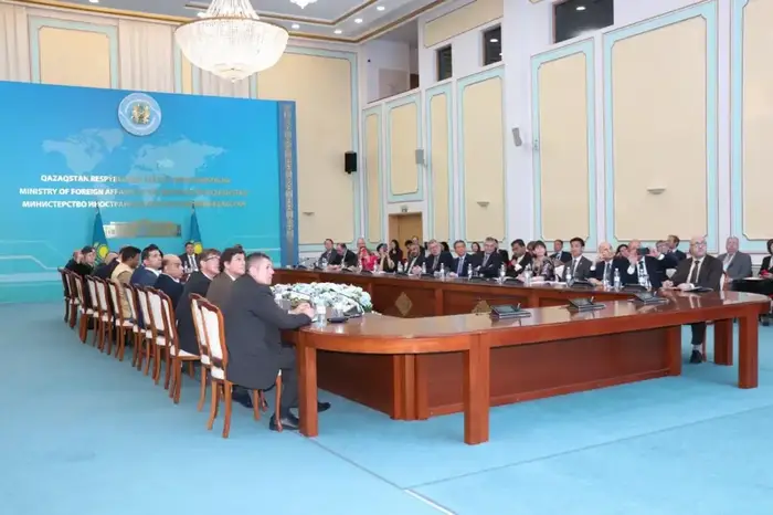 Вице-министр транспорта Талгат Ластаев встретился с представителями дипломатического корпуса аккредитованных в Республике Казахстан государств (3)