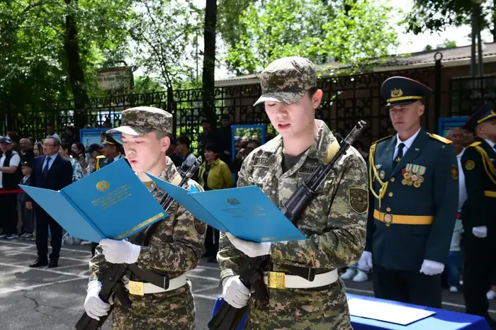 День защитников Отечества в Университете Абая: как военно-патриотическое шествие вдохновляет новое поколение на служение стране Астане