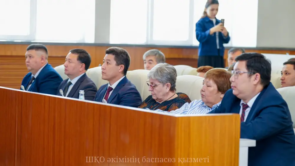 В акимате ВКО рассмотрели вопросы окончания учебного года, летнего отдыха и туризма (10)