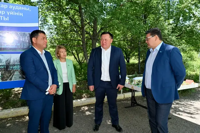 Аким области осмотрел здание бывшего детского дома в селе Науалы (4)