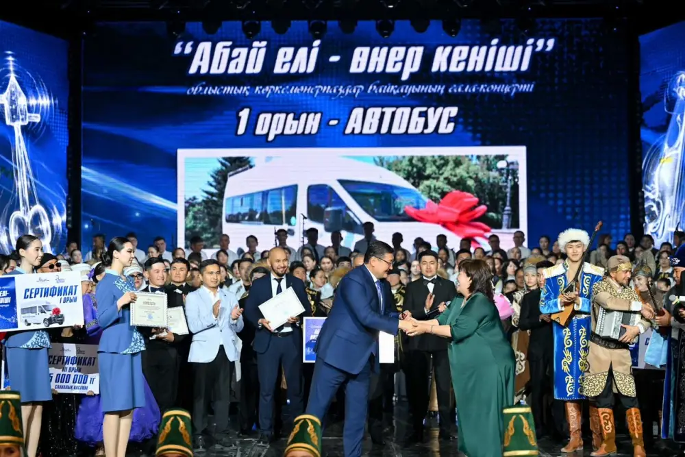 Победителю областного конкурса «Абай елі – өнер кеніші» подарили современный сборный сценический комплекс (7)
