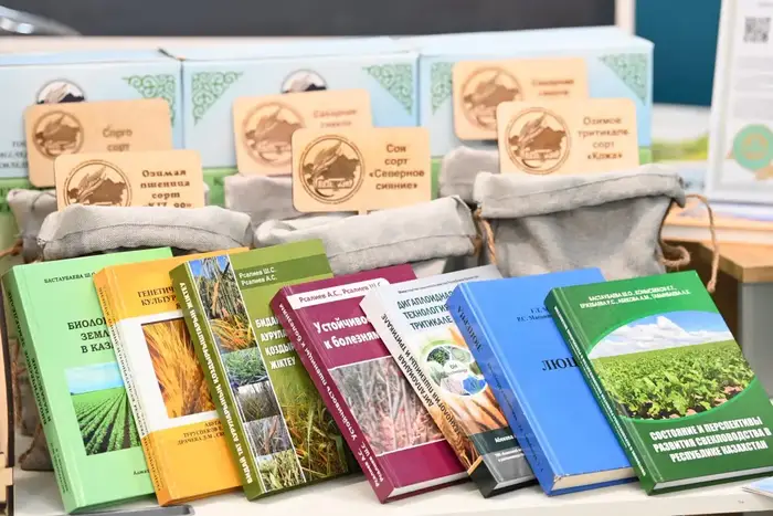Состоялось выездное заседание Национальной академии наук (10)
