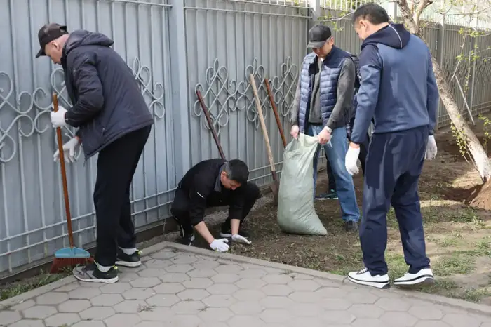 В Астане гвардейцы приняли участие в экологической акции «Таза Қазақстан» (4)