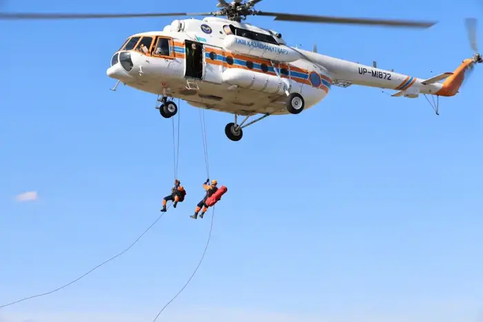 Спасатели МЧС отработали тушение условного лесного пожара с применением авиации (5)