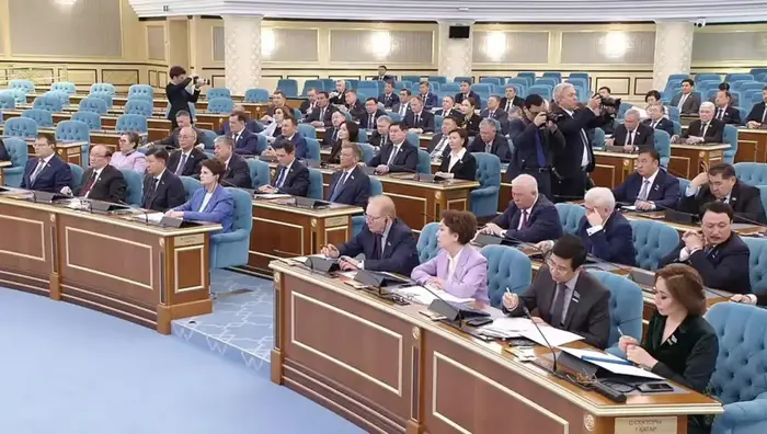 Министр юстиции представил в Мажилисе проект конституционного закона «О Президенте» (3)