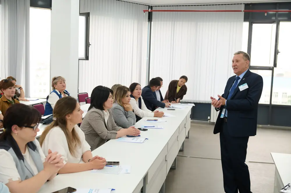 В Kozybayev University прошел педагогический форум по вопросам развития регионального образования (10)