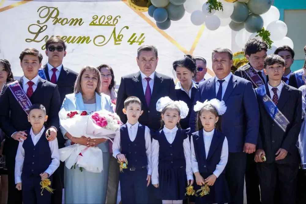 «Последний звонок» прозвенел в школах ВКО (8)