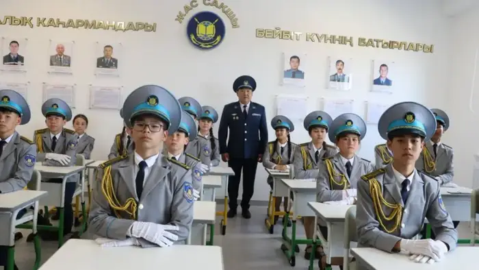 В Кызылорде зажгли факел памяти: открытие полицейского класса 'Жас сақшы' в честь героизма Кайрата Калекова Астане