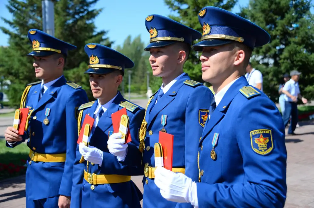 Новые правила присвоения званий выпускникам военных вузов: как это повлияет на мотивацию и карьерные перспективы курсантов Астане