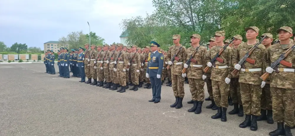 Принятие военной присяги новобранцами ВКО: укрепление обороноспособности Казахстана Астане