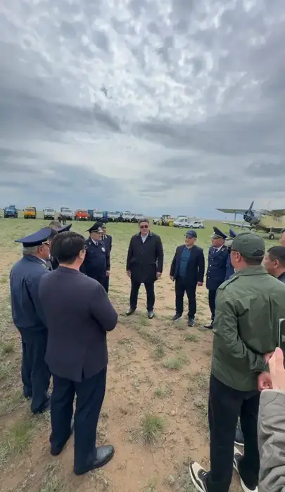 В Актюбинской области начались мероприятия по борьбе с саранчовыми вредителями (2)