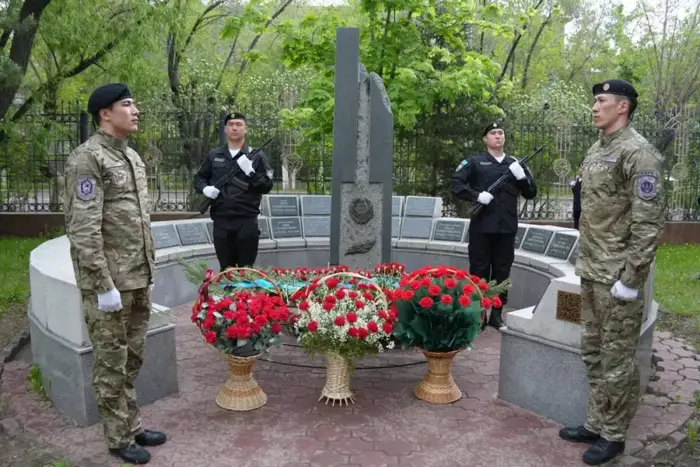 Память о погибших полицейских: общественное признание самоотверженности сотрудников правоохранительных органов в Карагандинской области Астане