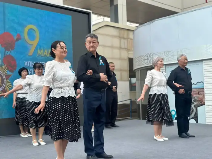 Танцы и песни: мирные герои на сцене Астаны! Астане
