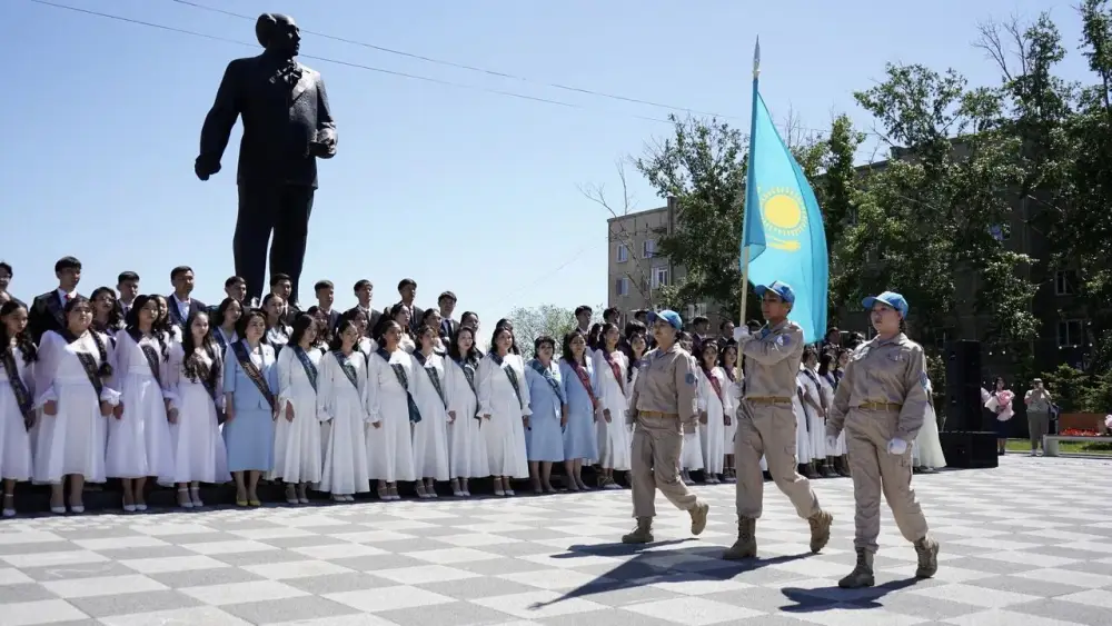 В ОБЛАСТИ АБАЙ БОЛЕЕ 100 ТЫСЯЧ ШКОЛЬНИКОВ ЗАВЕРШИЛИ УЧЕБНЫЙ ГОД (9)