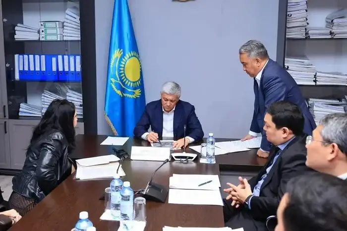 Ермаганбет Булекпаев выслушал обращения жителей Карагандинской области (2)