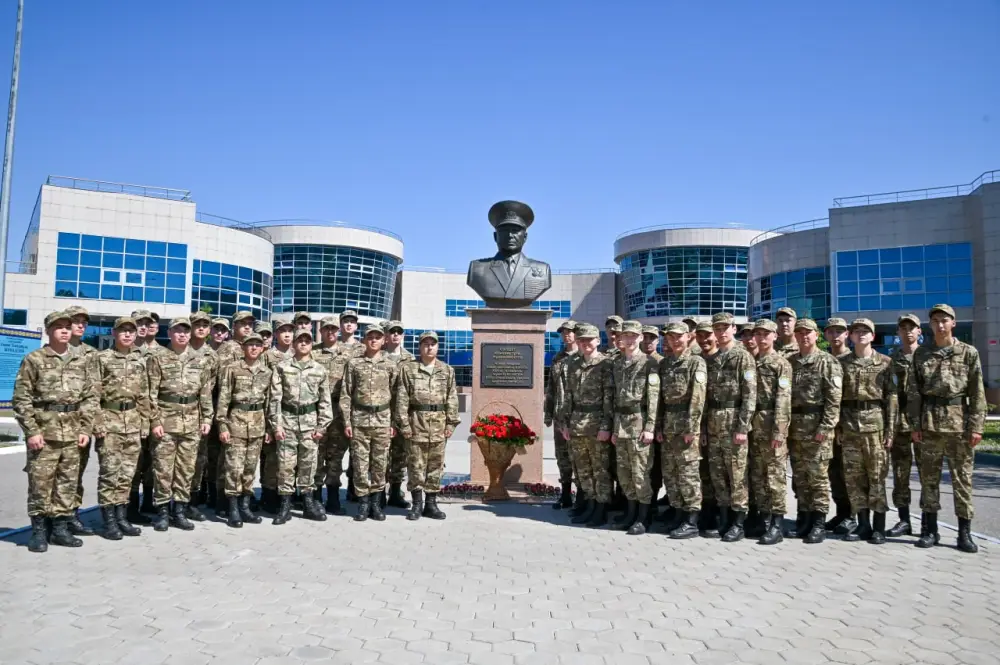 Казахстанские военнослужащие почтили память Сагадата Нурмагамбетова (4)
