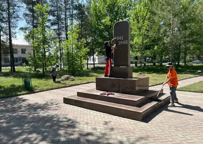 «Таза Қазақстан»: в Жетісу очистили территорию вокруг памятников, посвященных участникам Великой Отечественной войны (4)