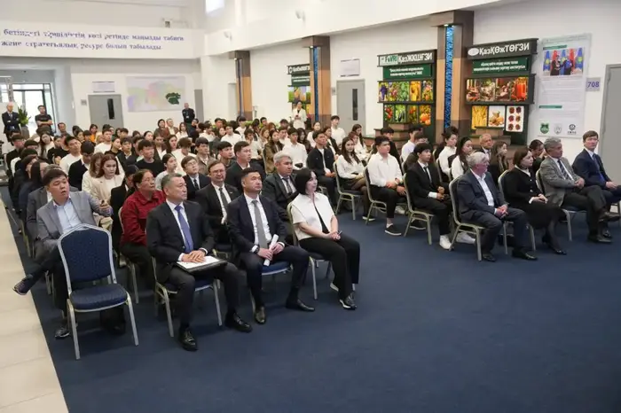 В 18 университетах по всему Казахстану одновременно прошли экочасы на тему водосбережения «Экономь воду – сохраняй будущее!» (5)