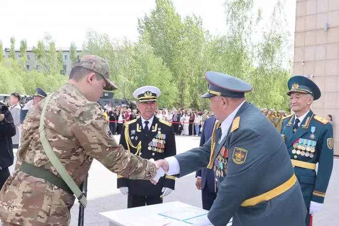 В Астане более 400 выпускников военной кафедры solemnly принесли присягу на верность Родине Астане