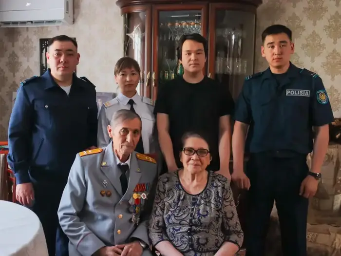 Полицейские ВКО поздравили ветеранов с Днём Великой Победы (3)