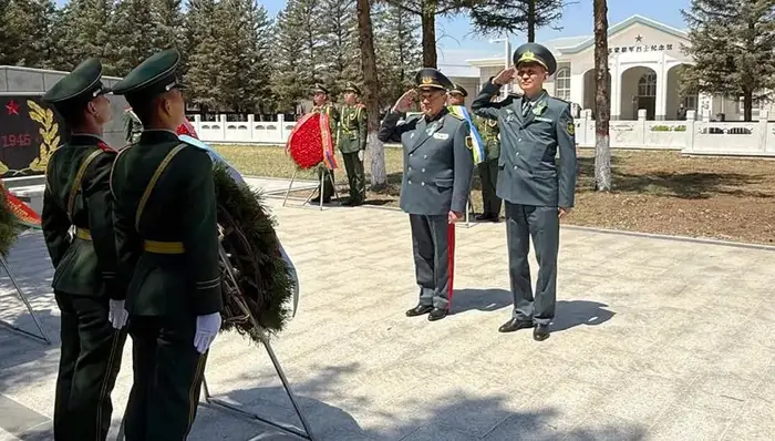 Церемония возложения цветов в Китае военные дипломаты Казахстана Астане