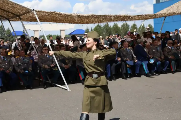 День Победы в летной части Астаны отметили масштабным Днем открытых дверей (7)