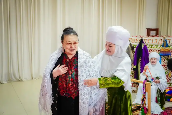 Легенда казахского кино Меруерт Утекешева провела творческий вечер в Байганинском районе (7)