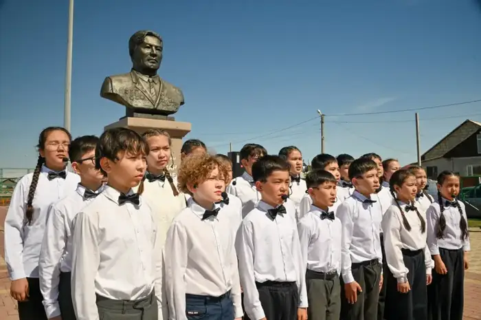 В Акмолинской области почтили память Халық қаһарманы Рахимжана Кошкарбаева (2)
