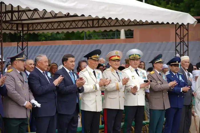 В ТУРКЕСТАНЕ ТОРЖЕСТВЕННО ОТМЕТИЛИ 81-ЛЕТИЕ ВЕЛИКОЙ ПОБЕДЫ (3)