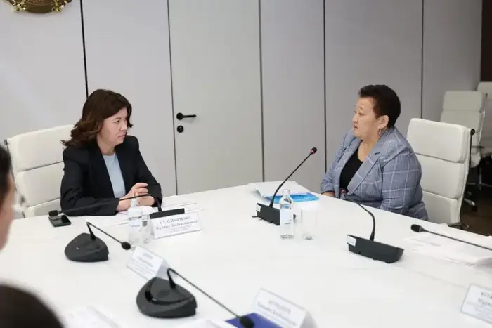Министр просвещения Жулдыз Сулейменова инициировала диалог с педагогами для улучшения образовательной стратегии Астане
