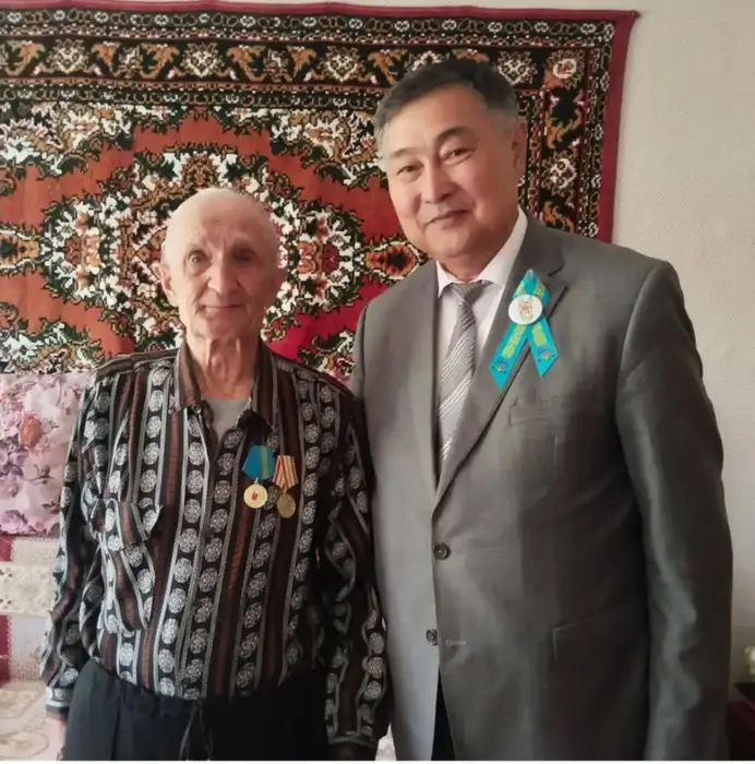 Во всех районах и городах ВКО поздравляют ветеранов (6)