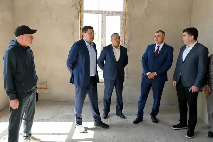 Аким области посетил недостроенный объект культуры в селе Белағаш Бородулихинского района (4)