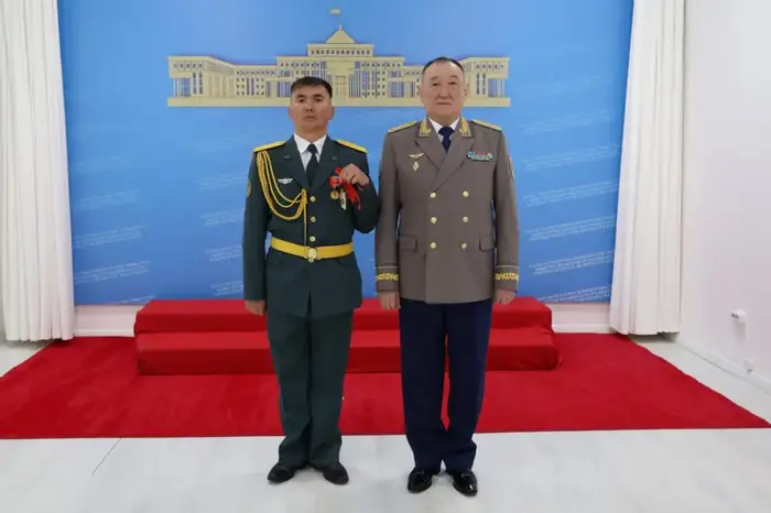 В Астане министр обороны вручил ключи от квартир 15 семьям военнослужащих Астане