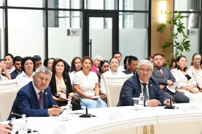 Состоялось выездное заседание Национальной академии наук (8)