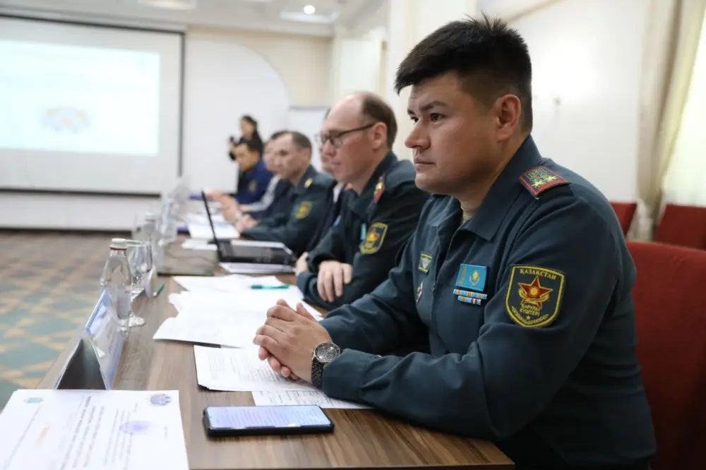 Обсуждение безопасности воинской службы и имиджа армии на круглом столе в Астане Астане