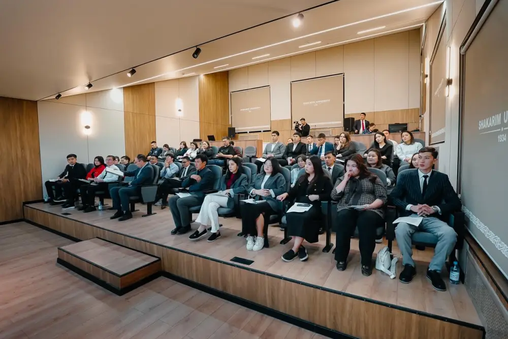 Обучение специалистов по работе с молодежью: акцент на современные подходы и практические навыки в области Абай Астане