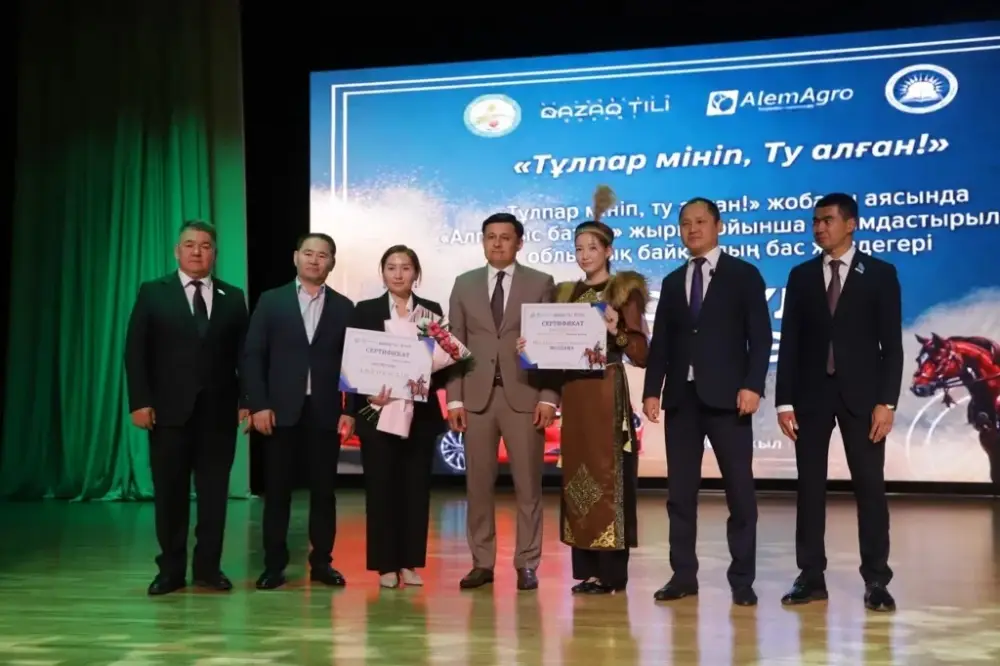 Костанаецка школьница стала победительницей международного литературного проекта «Тұлпар мініп, ту алған» Астане