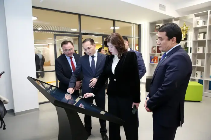 Министр просвещения Жулдыз Сулейменова приняла участие в открытии нового здания «Абай мектебі» в Алматы (4)