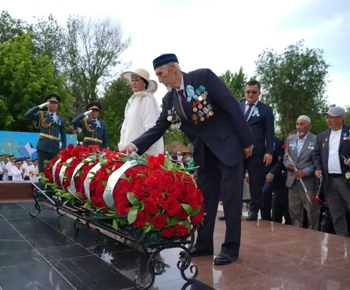 В ТУРКЕСТАНЕ ТОРЖЕСТВЕННО ОТМЕТИЛИ 81-ЛЕТИЕ ВЕЛИКОЙ ПОБЕДЫ (8)