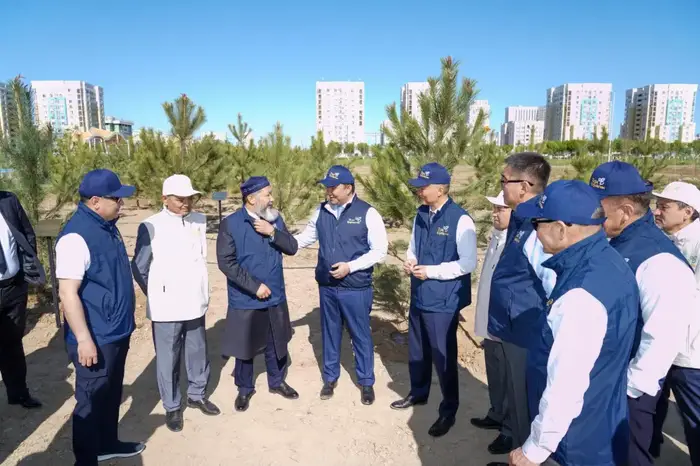 В ТУРКЕСТАНЕ В РАМКАХ ПРОГРАММЫ «ТАЗА ҚАЗАҚСТАН» ПРОШЛА АКЦИЯ ПО ПОСАДКЕ ДЕРЕВЬЕВ С УЧАСТИЕМ ВЕРХОВНОГО МУФТИЯ И АКИМА ОБЛАСТИ (7)