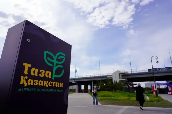 Сотни молодых людей собрала легкоатлетическая эстафета в Астане накануне Дня Победы (9)