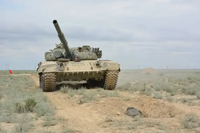 542 морских пехотинца успешно прошли обкатку танками на полигоне "Оймаша" Астане
