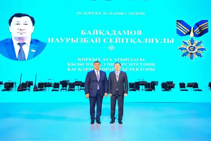 Торжественная встреча в Центре искусств к Дню единства народа Казахстана Астане