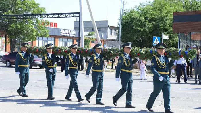 В Арыси отметили День защитника Отечества с акцентом на уважение к памяти павших воинов и признание профессионализма военных Астане