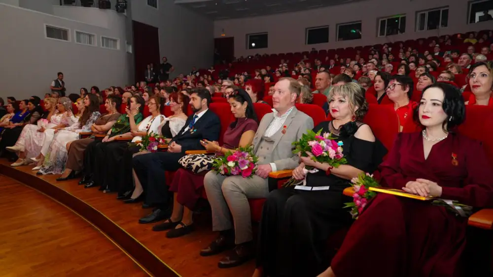 Русскому театру в ВКО исполнилось 90 лет (8)
