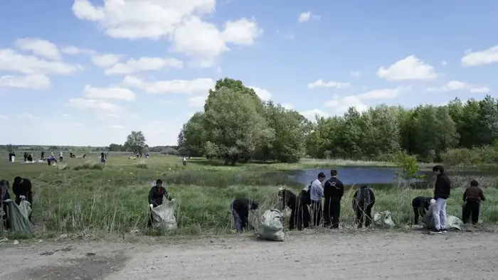 «Чистый город – чистая среда»: в поселке Водный города Семей прошла экологическая акция (3)