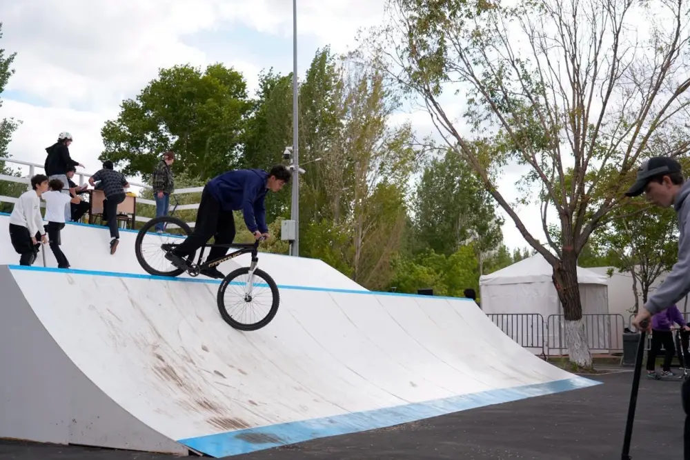 В Астане открылась экстремальная скейт-площадка Fly Park (9)