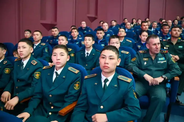 Завершение военной карьеры генерал-лейтенанта Султана Камалетдинова: значимость воинского долга для будущих поколений Астане